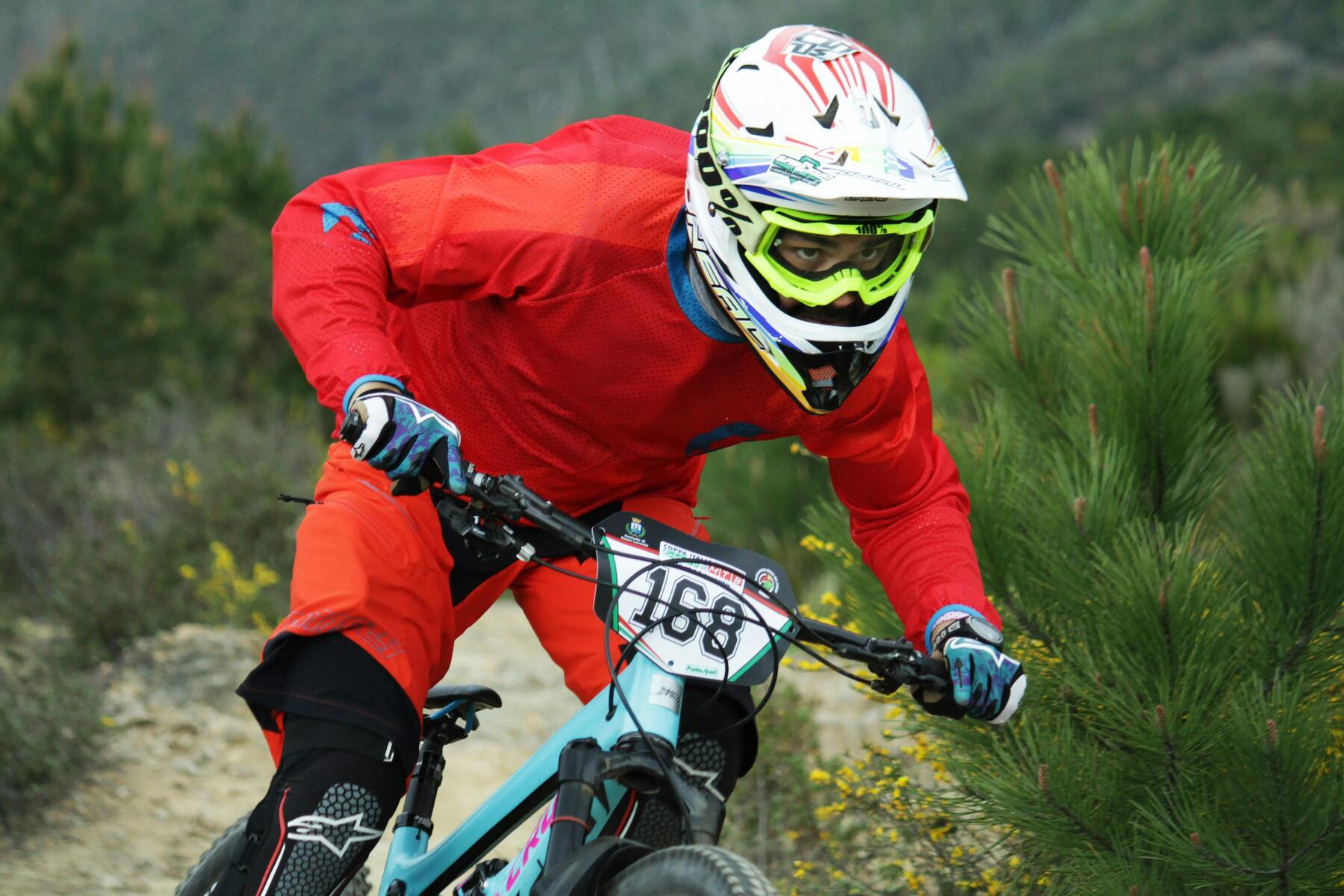 MTB-glasögon skyddar dina ögon i tuff terräng